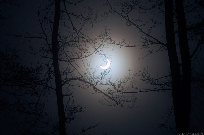 Skywatcher Snaps Misty Mountain Solar Eclipse